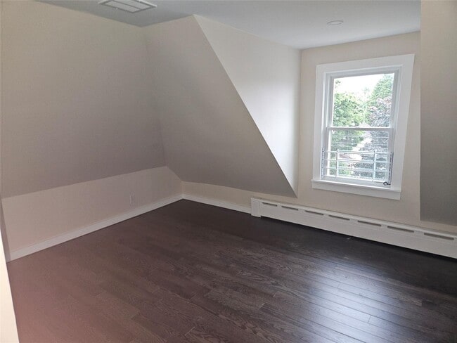 Building Photo - 94 Briggs Ave