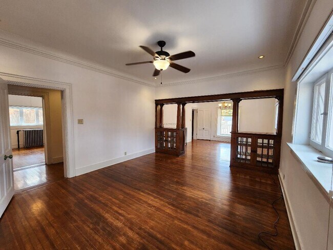 Building Photo - 549 Agua Fria St