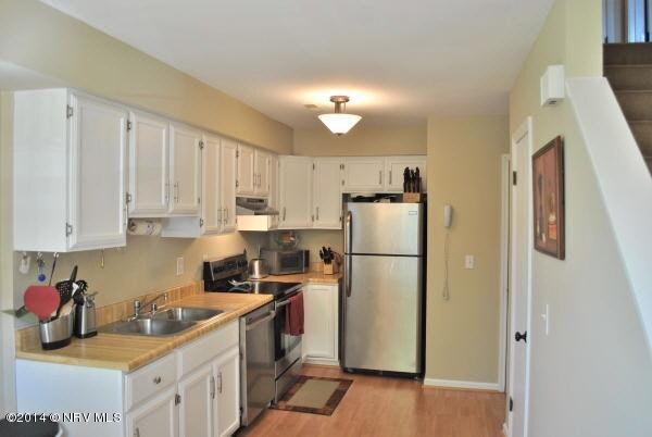 Building Photo - 313 Charles St