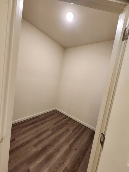 Building Photo - 12103 Pendarvis Ln