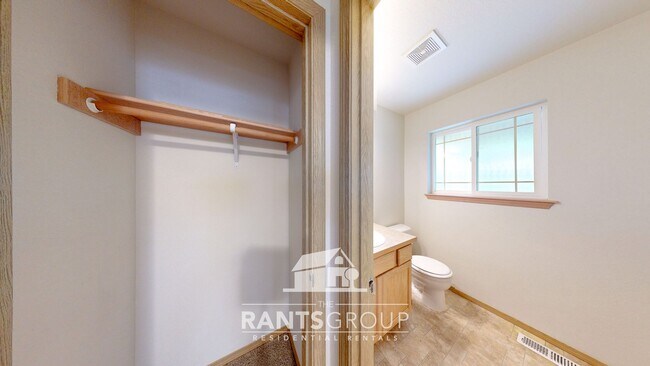 Building Photo - Great Location!  Quiet Neighborhood!
