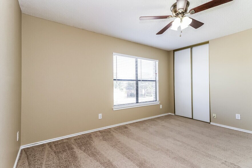 Building Photo - 5216 Dillon Cir