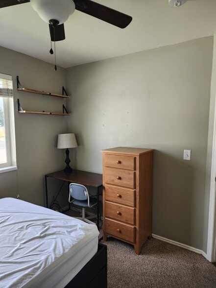 Building Photo - 491 Red Oak Dr