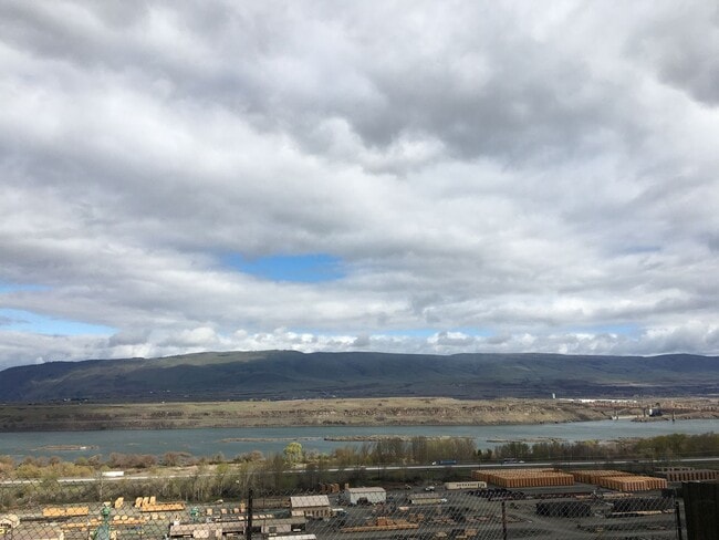 Building Photo - 3 Bedroom 1 Bath Home | The Dalles, OR