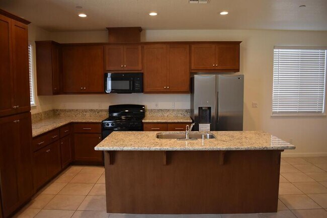 Building Photo - 4467 Jennifer Wy