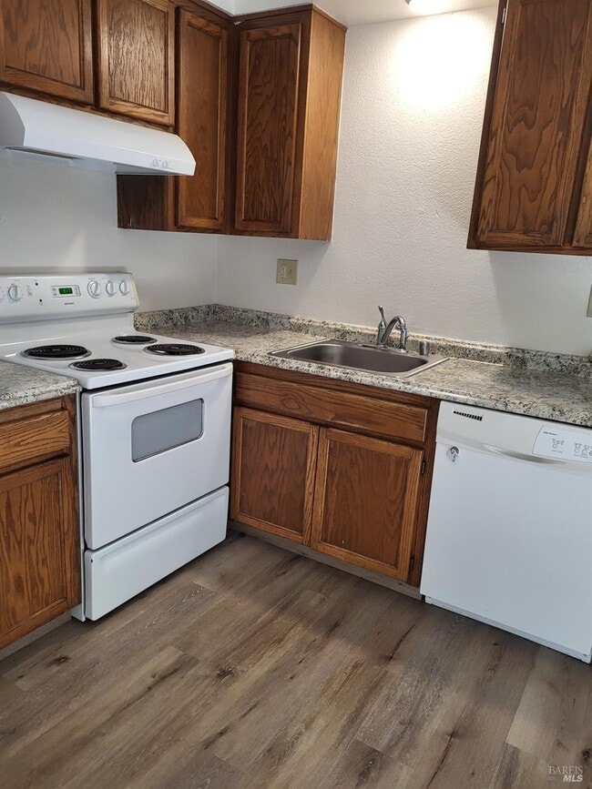 Building Photo - 2366 Pinercrest Dr