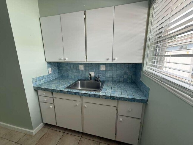 Building Photo - 140 Frazar Rd