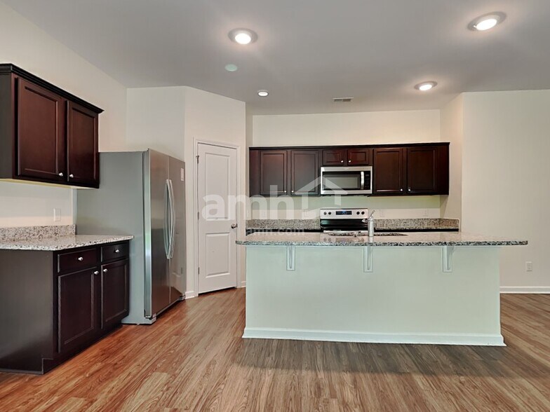 Building Photo - 208 Orion Way