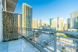Building Photo - 690 SW 1st Ct