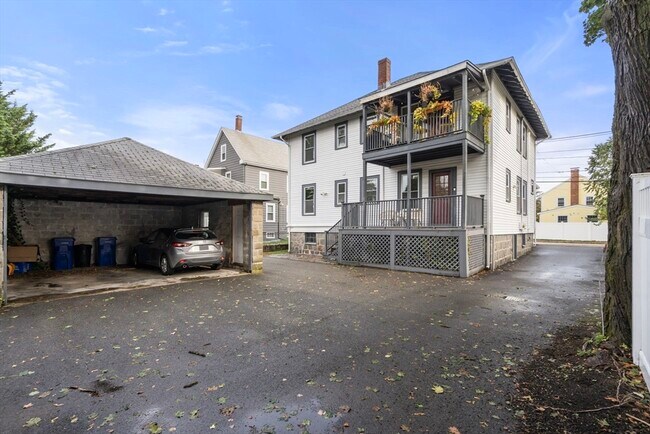 Building Photo - 137 Thacher St