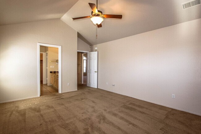 Building Photo - 653 Golden Hawk Dr