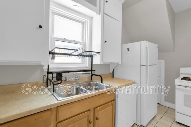 Building Photo - 176 Richmond Ave