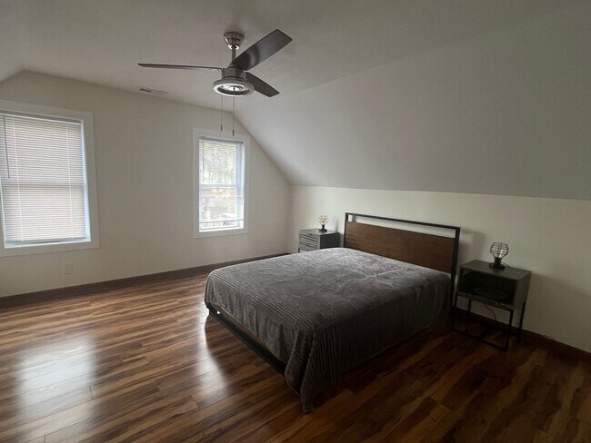 Building Photo - Detroid Shoreway Renovated  4 Bedroom, 2 Bath House with Detached Garage