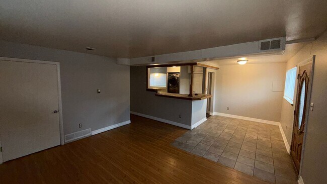 Building Photo - 41st2323