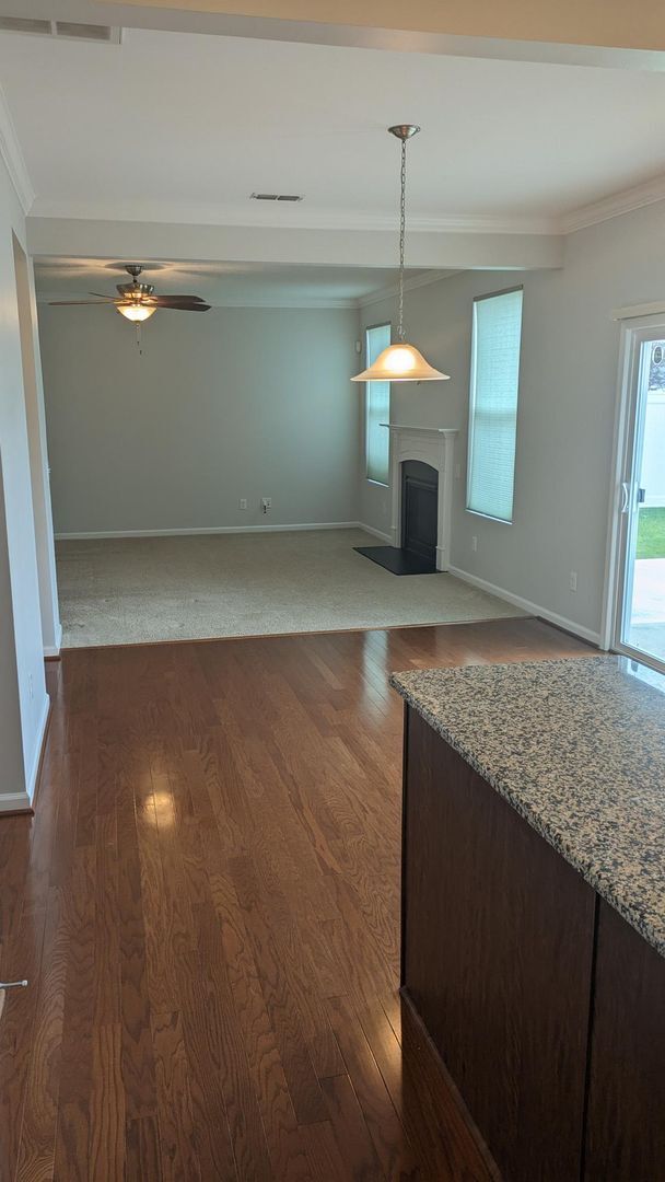 Building Photo - Welcome Home!!! Beautiful 3b 2.5b in Masse...