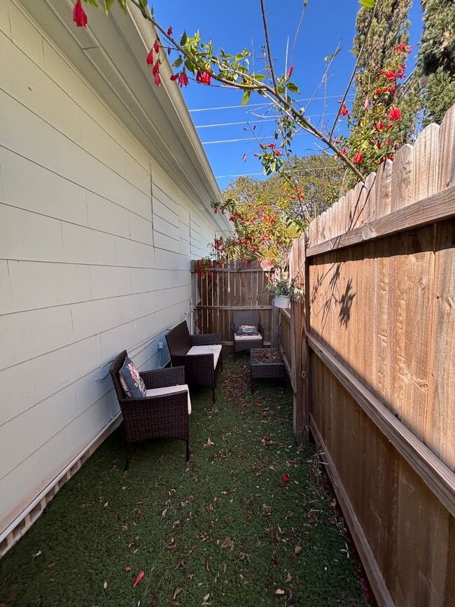 Building Photo - 1885 Springtime Ave