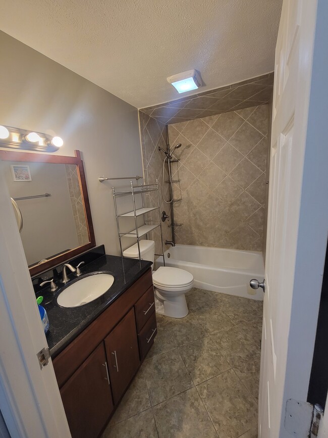 Building Photo - 659 Ziegler Dr