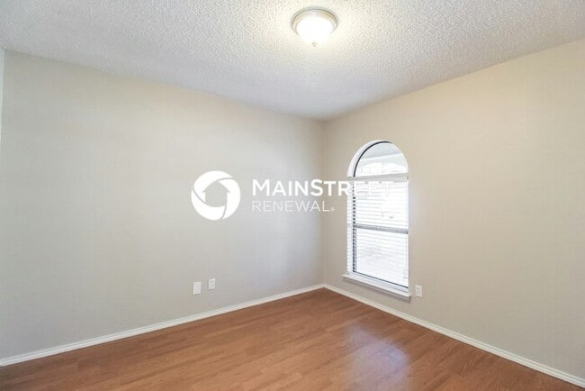 Building Photo - 3 Bedroom Pet-Friendly Home in WATAUGA, TX with Main Street Renewal