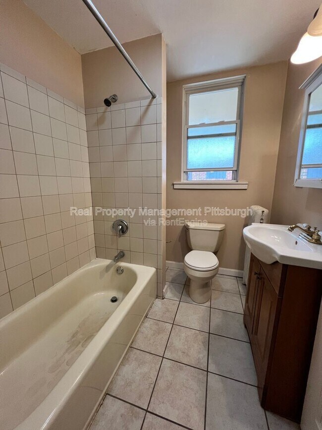 Building Photo - 5731 Phillips Ave