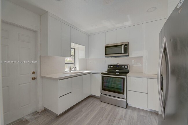 Building Photo - 40 NW 47th Ave