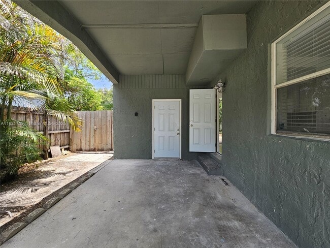 Building Photo - 1112 NW 15th Ave