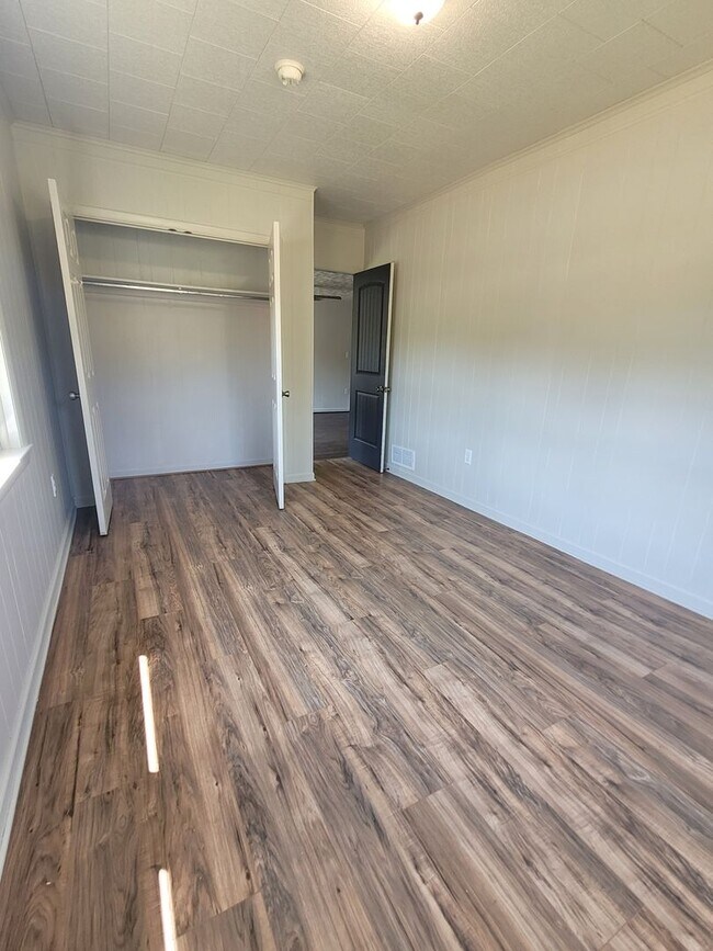 Building Photo - 46 Tritch Ln