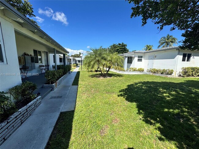 Building Photo - 2305 Monroe St