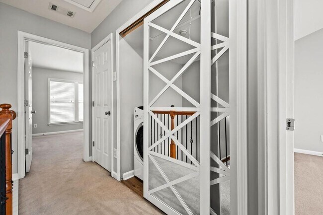 Building Photo - 1346 Thornborough Dr