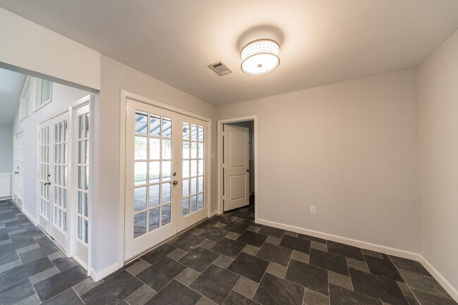 Building Photo - 3627 Tartan Ln