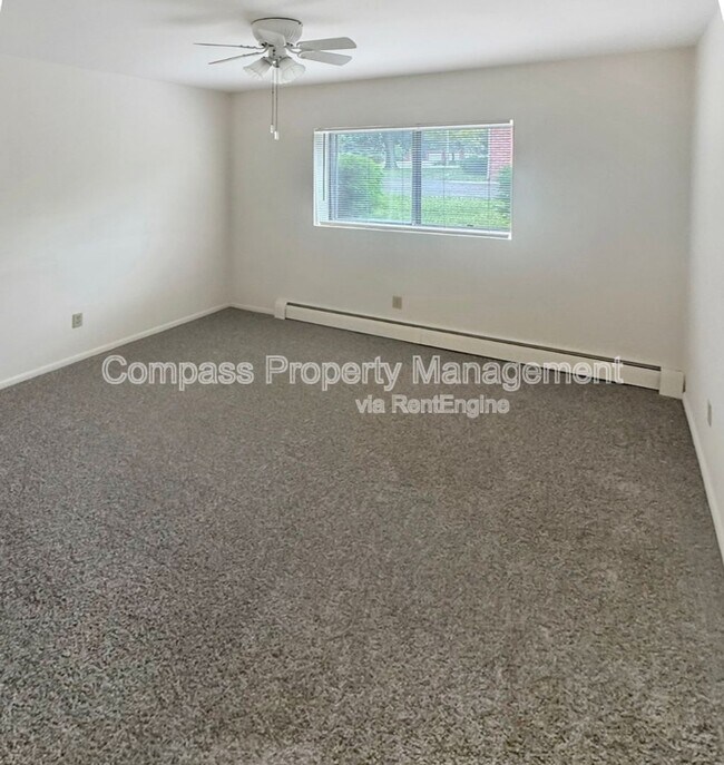 Building Photo - 2839 S Burdick St