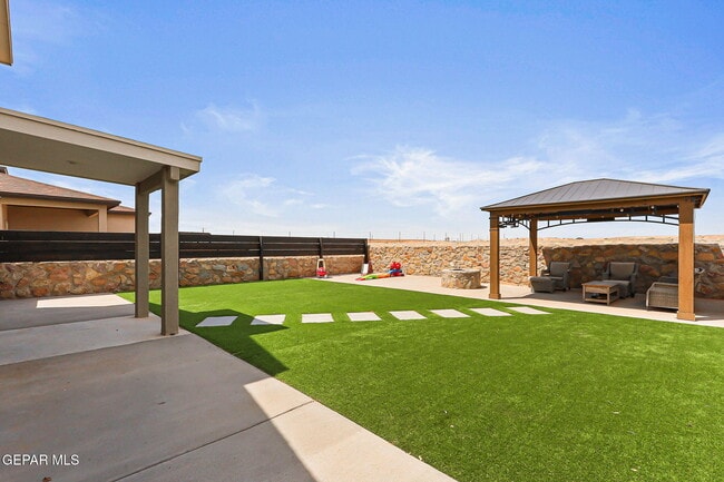 Building Photo - 3945 Desert Dunes Dr