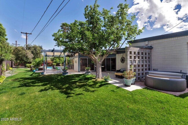 Building Photo - 3326 N 61st Pl