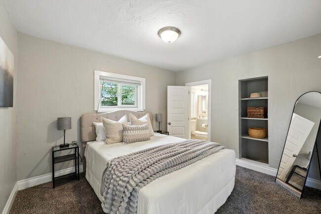 Building Photo - Beautifully Renovated Home with Modern Com...