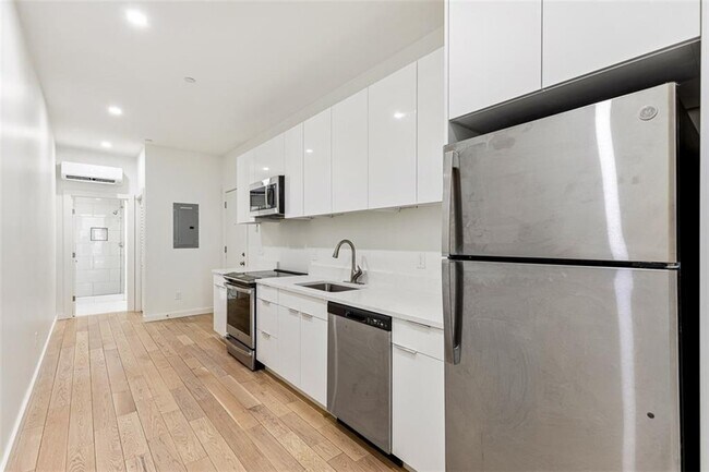 Building Photo - 71 Richmond St