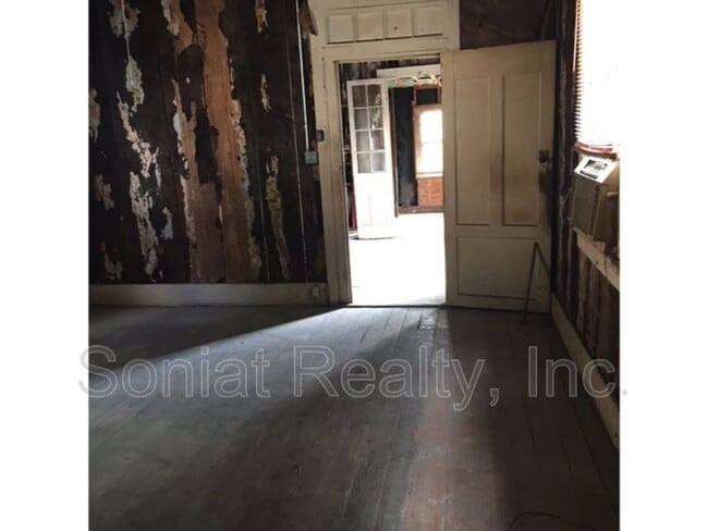 Building Photo - 1023 Clouet St