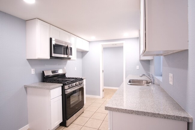 Building Photo - Perfect multi-family property! A 3-bed, 2-bath home for $2,400, plus a separate in-law studio ava...