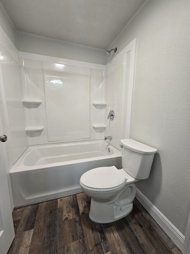 Building Photo - 2875 Bay Ave