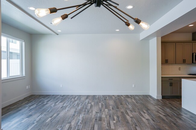 Building Photo - 2148