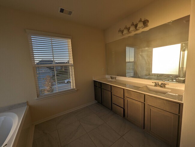 Building Photo - 2132 Pacific Loon Ln