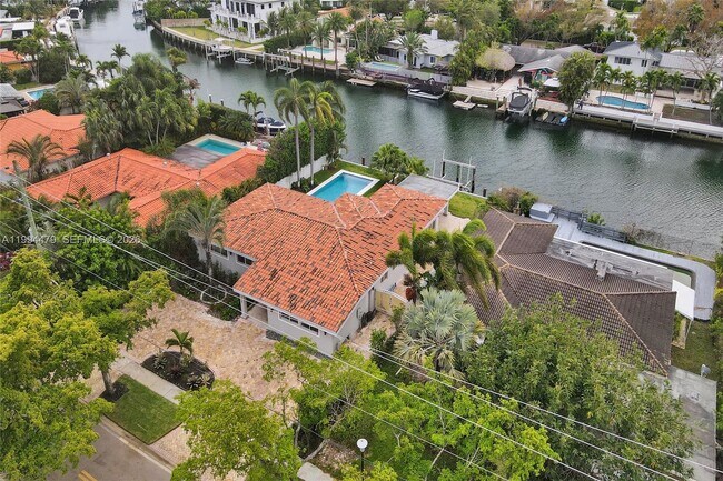 Building Photo - 12478 N Bayshore Dr