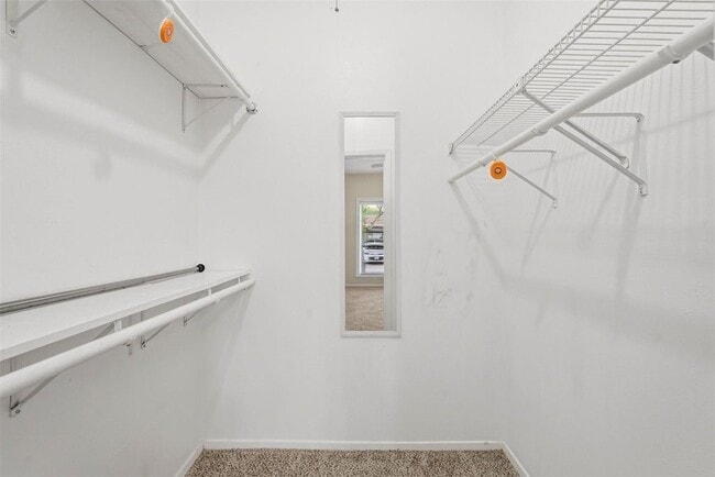 Building Photo - 2025 Augusta Dr