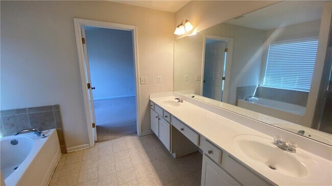 Building Photo - 2036 Fosco Dr NW