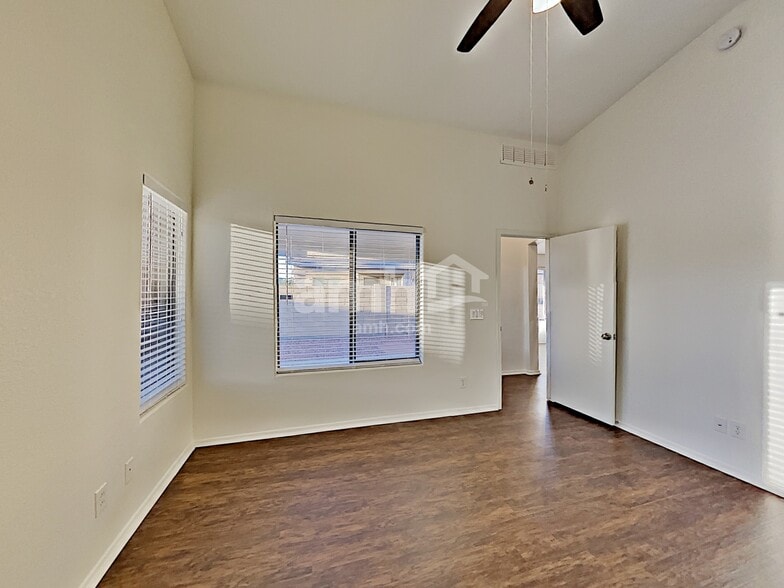 Building Photo - 13984 N 134th Dr