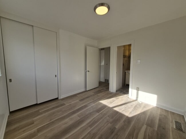 Building Photo - 5309 W Hill Dr