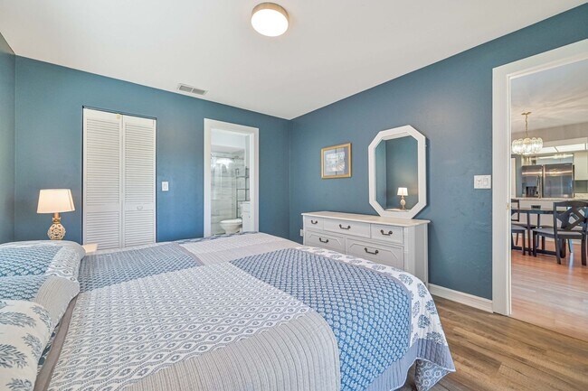 Building Photo - ** 2/2 First Floor Condo ~ Cross Creek ~ R...