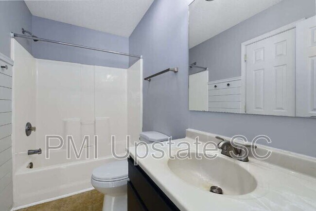 Building Photo - 12 Hayfield Ln