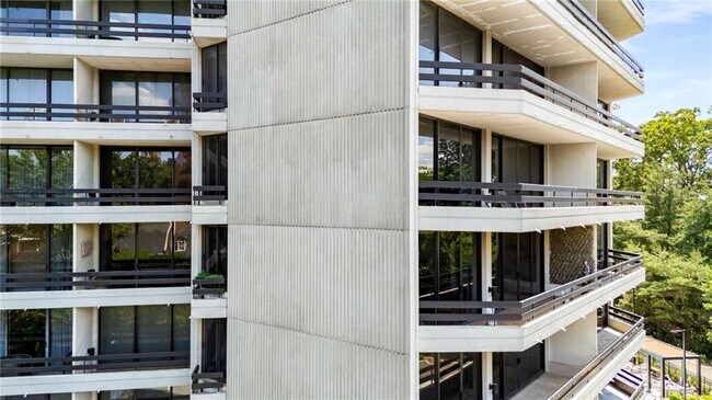 Building Photo - 2660 Peachtree Rd