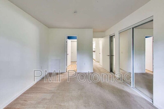 Building Photo - 18310 Streamside Dr