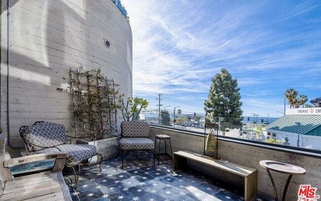 Building Photo - 17351 W Sunset Blvd