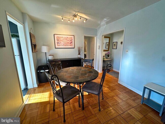 Building Photo - 4372 N Pershing Dr